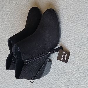 Arizona brand zip up black booties 8M
